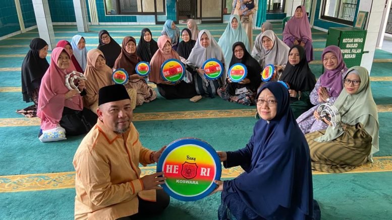 Heri Koswara berikan bantuan keagamaan