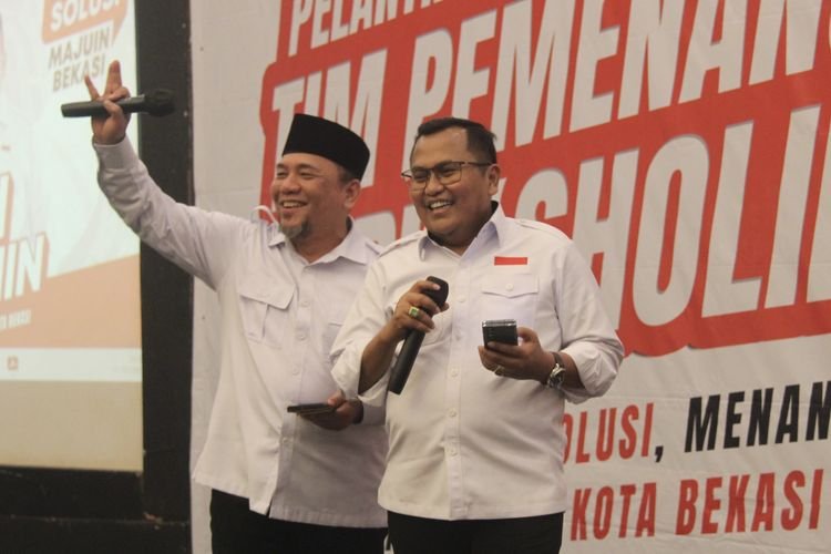 Heri Koswara dan Sholihin memperkenalkan program unggulan Super Apps BERESIN! di Pilkada Bekasi 2024.