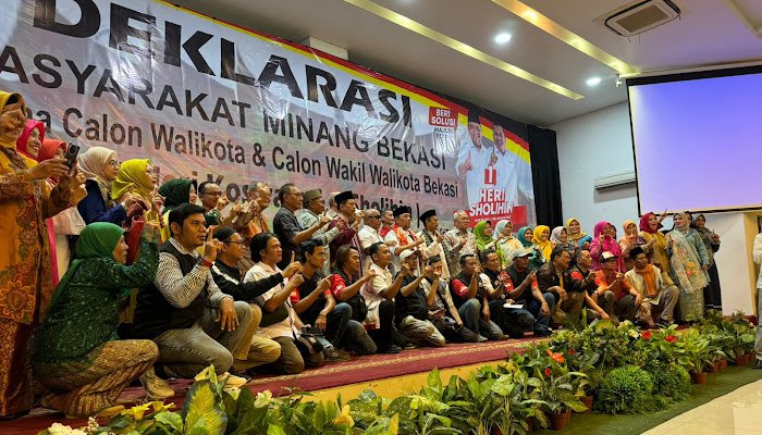 Deklarasi dukungan masyarakat Minang untuk Heri Koswara dan Sholihin di Pilkada Bekasi 2024.