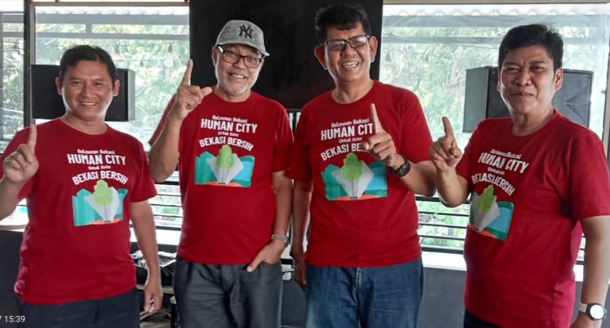 Heri Koswara dan Sholihin bersama para pendukung di acara kampanye Pilkada Bekasi 2024.