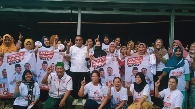 Heri-Sholihin berbincang dengan warga di Bojong Menteng, angkat isu stunting Bekasi