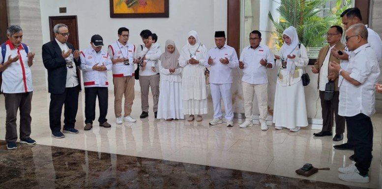 Heri Koswara dan Sholihin dalam doa bersama di Hotel Santika Premier